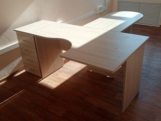 Угловой стол для офиса с приставкой